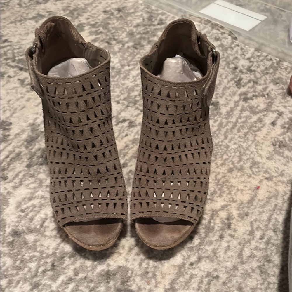 Women's Taupe Peep-Toe wedges